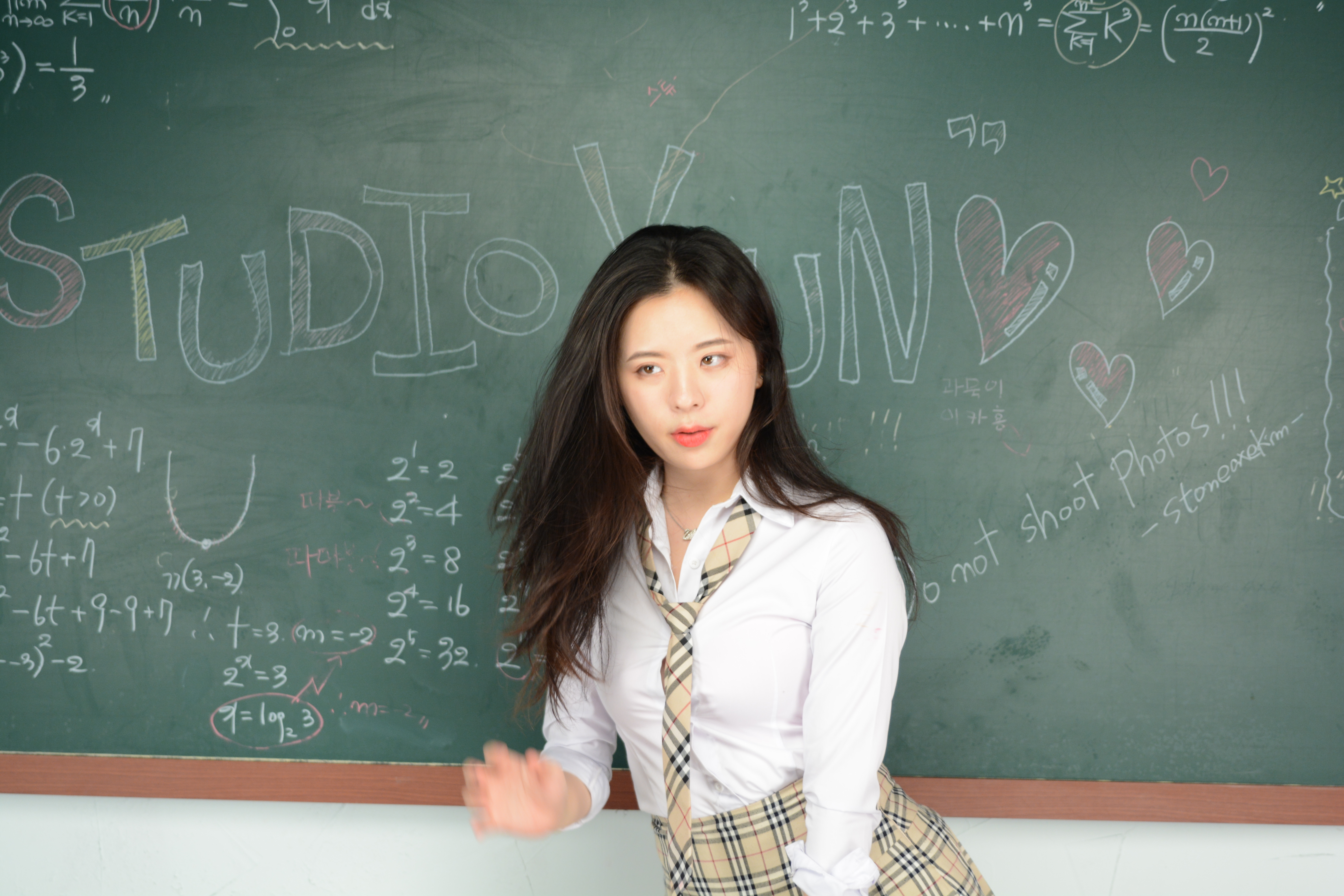 미분류 / 연스튜디오 모델W_칠판녀_(1046p)